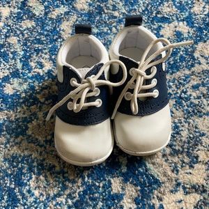 Angel saddle shoe baby size 3